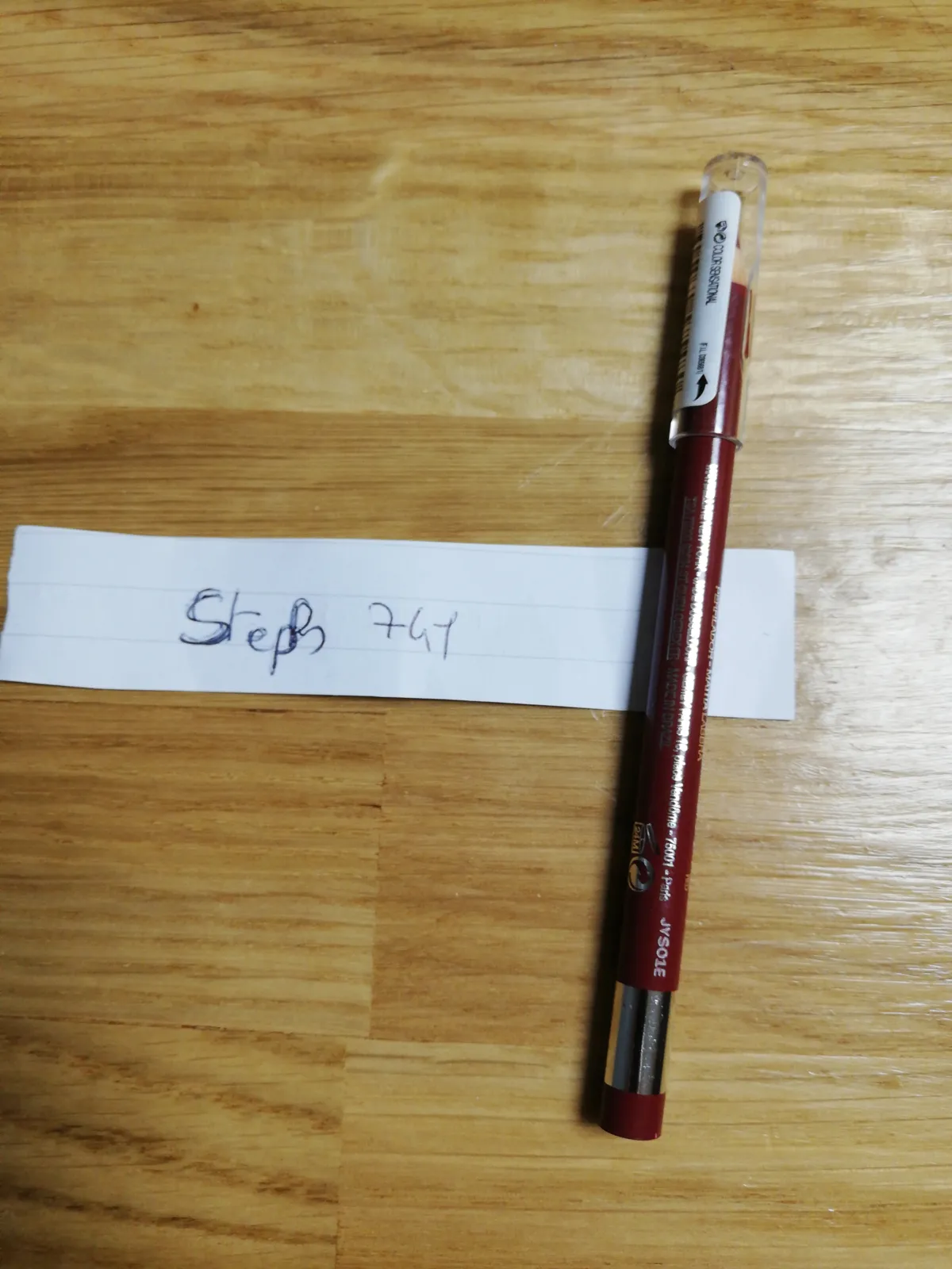 Photo 1 de Crayon à lèvres rouge