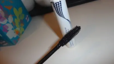 Photo 1 de mascara luxurious lashes waterproof