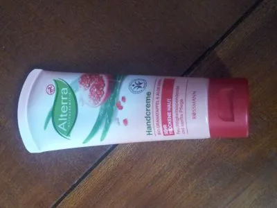 Photo 1 de Crème pour les mains BIO à la grenade