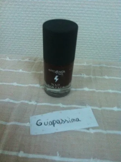 Photo 1 de vernis à ongles marron