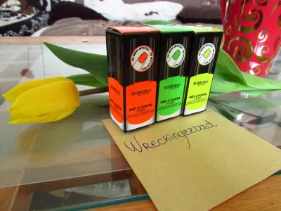 Photo 1 de Vernis pour faux ongles