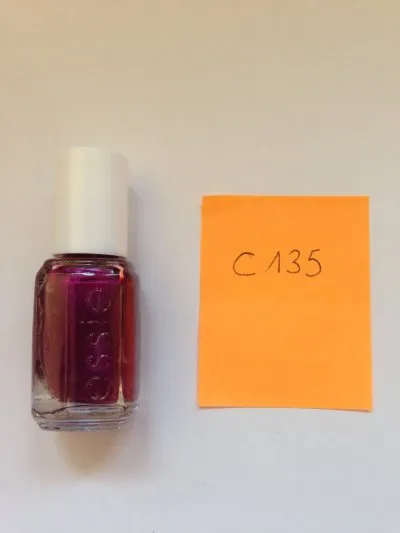 Photo 1 de Vernis Essie "The lace is on"