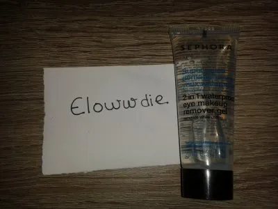 Photo 1 de Gelée démaquillante yeux waterproof