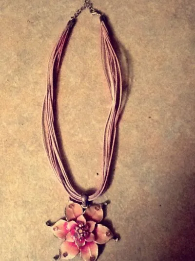 Photo 1 de collier fleur rose, vintage.