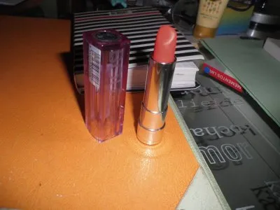 Photo 1 de Rouge à levres bourjois sweet kiss shine