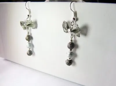 Photo 1 de Boucles d'oreilles pendantes noeud et perles