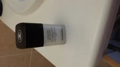 Photo 1 de Le blanc de chanel