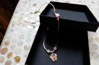 Photo 1 de Collier papillon