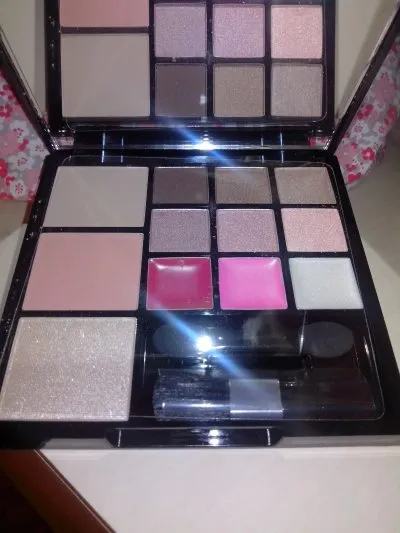 Photo 1 de make up kit