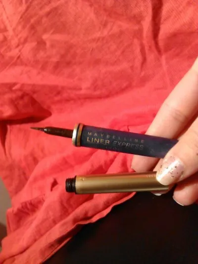 Photo 1 de eye liner brun