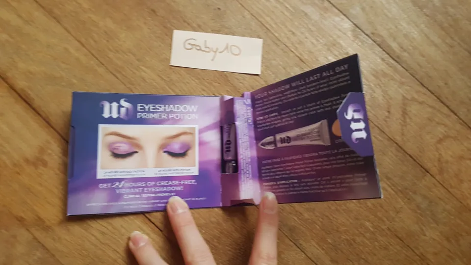Photo 2 de Eyeshadow primer potion