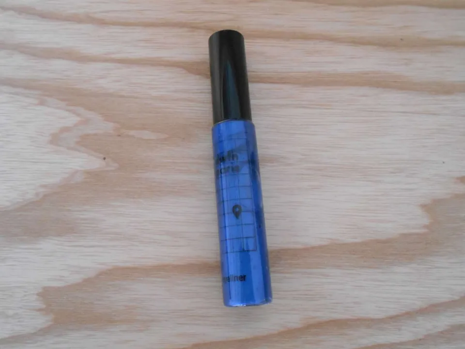 Eyeliner bleu électrique, Dwtn paris