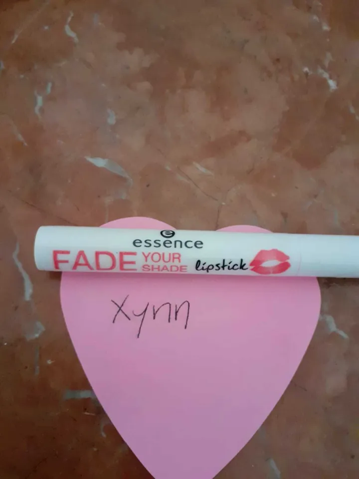 Fade your shade lipstick blanc, Essence