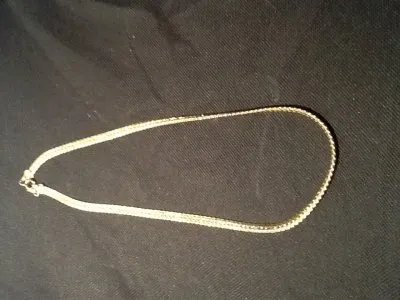 Chaîne dorée, Zara