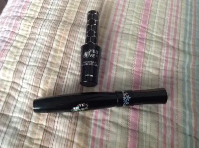 Mascara et liner, Yes Love