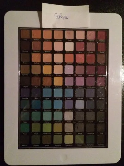 Palette fards à paupières, Inconnue