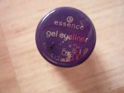 gel eyeliner, Essence