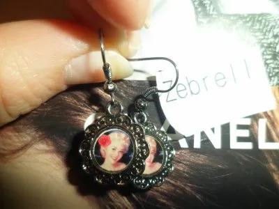 Boucles d'oreilles, Cache cache