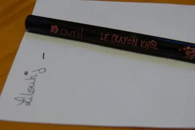 crayon kohl, Avril