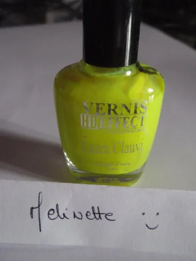 Vernis jaune fluo, Laura Clauvi