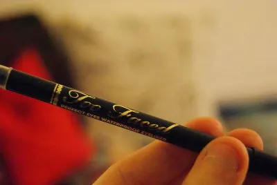 Crayon noir, Too Faced