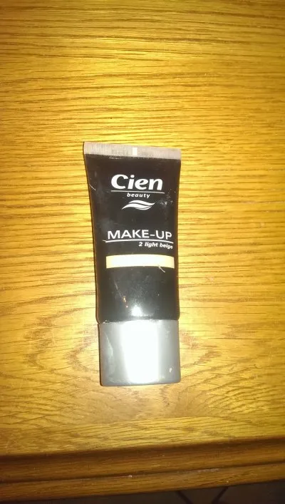 Fond de teint, Cien