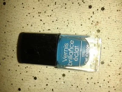 Verni bleu, Nocibé