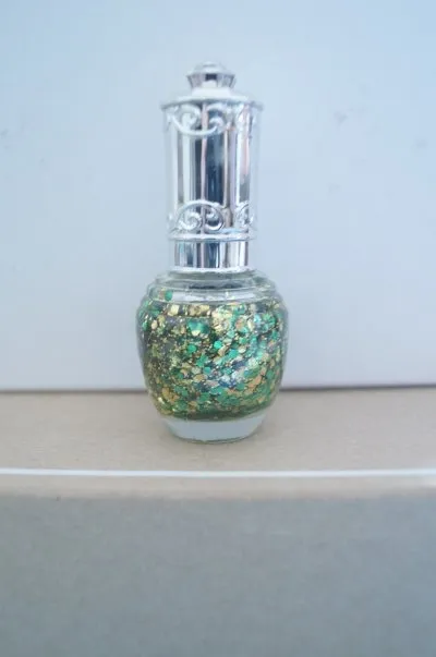 Vernis pailette Jaunes Vertes, Inconnue