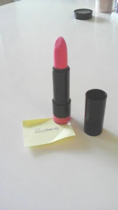 rouge à lèvre, Inconnue