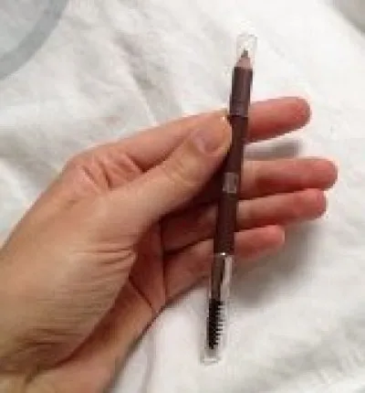 Sourcils expert châtain 401, Miss Den