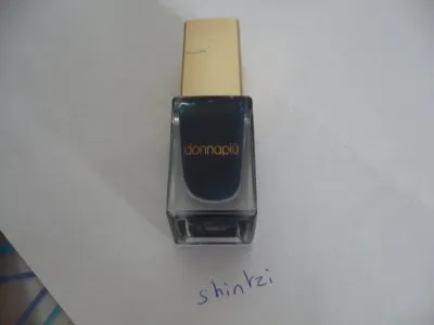 Vernis bleu, Donna più