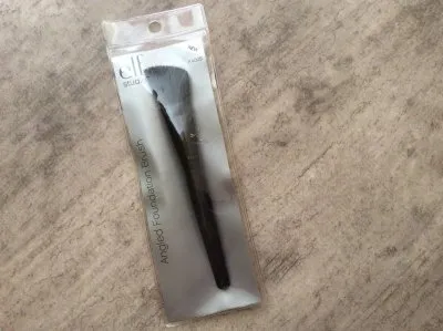 Angled foundation brush, Elf