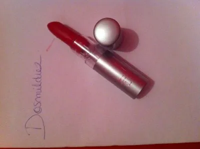 Rouge a lèvres, Elf
