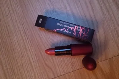 VivaGlam riri, MAC Cosmetics