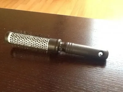 Brosse à cheveux, Inconnue