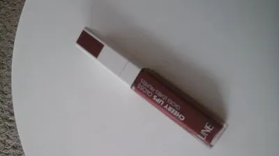 cherry liés gloss, UNE Beauty
