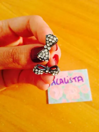 BO Noeud avec strass, Inconnue