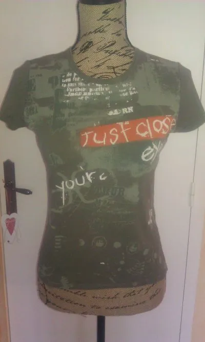 T shirt kaki, Cache cache