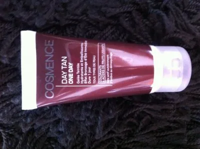 Day tan / one day, Cosmence