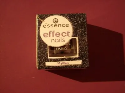 Paillettes pour ongles, Essence