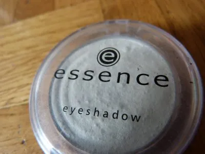 FROSTED, Essence