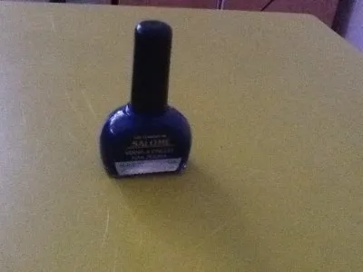 Vernis bleu électrique, Salomé