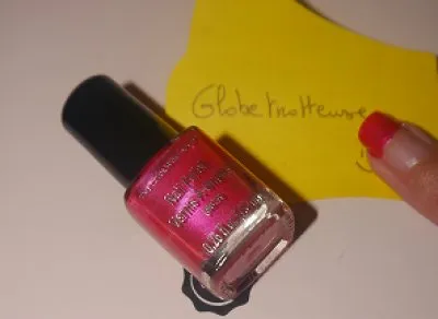 Vernis rose, Markwins International