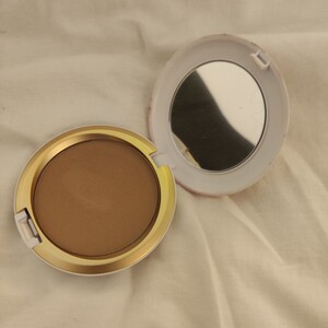 Bronzer mac next to nothing