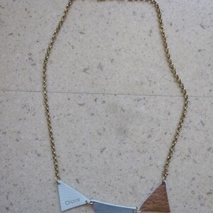 Collier morceaux de  cuir