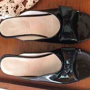 Mules vernis