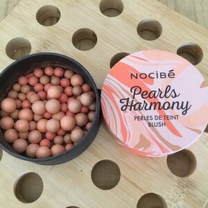 Perles de teint blush