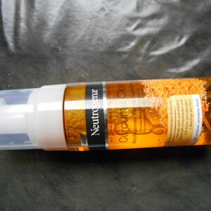 mousse nettoyante apaisante Curcuma Clear