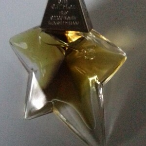 Miniature contenant le parfum "Angel"