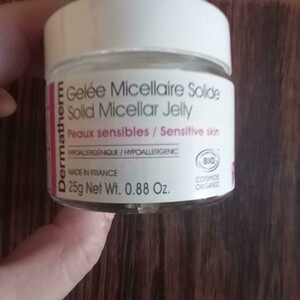 Gelée micellaire solide.